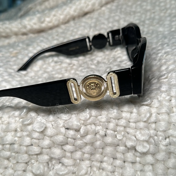 Rectangular Trendy Sunglasses - Picture 5 of 5